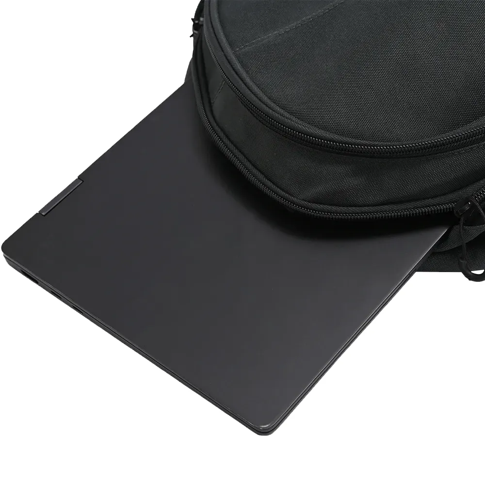Mochila esportiva Mizuno preta vista frontal com bolso organizado e alças acolchoadas